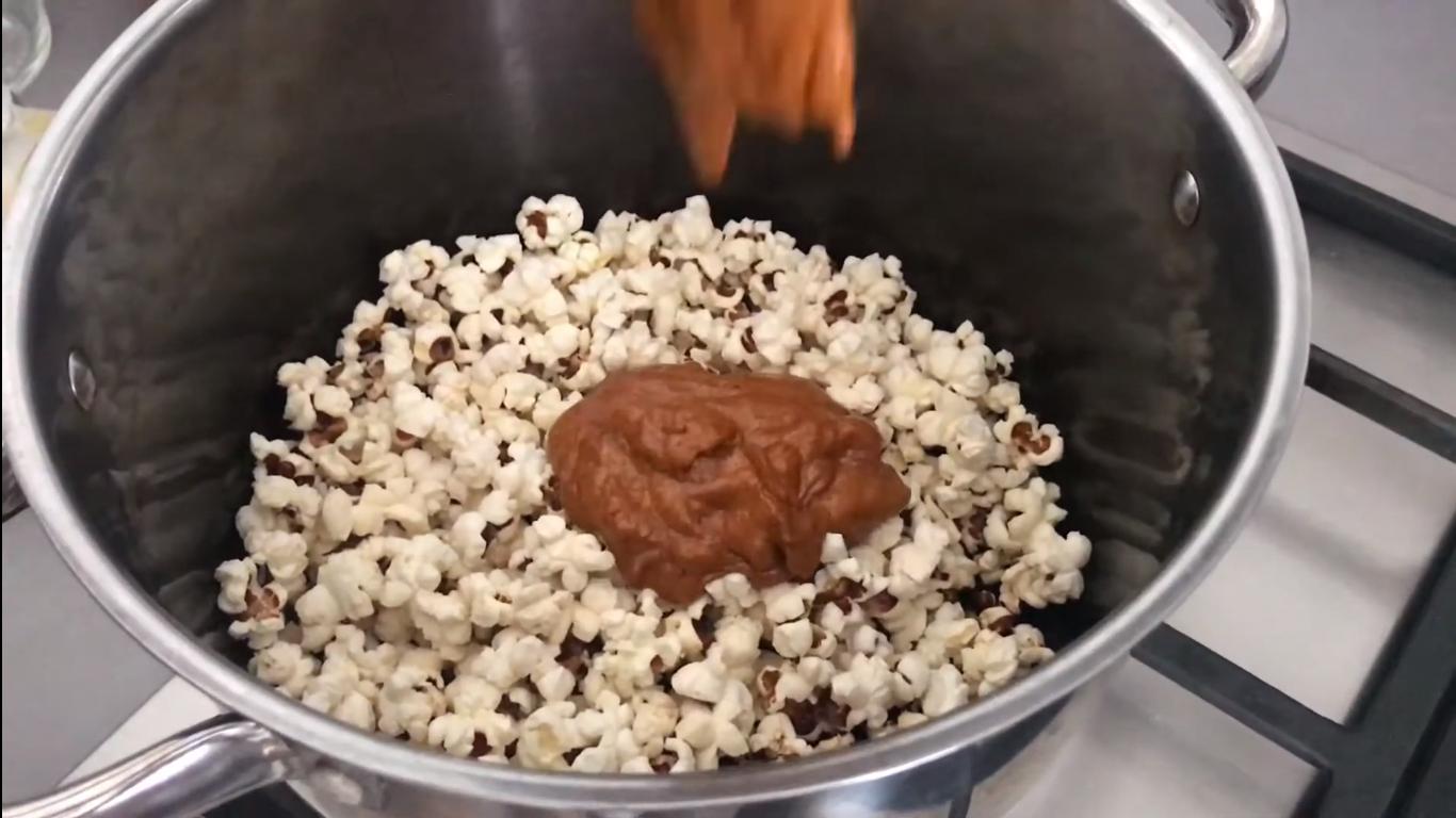 Recipe - Madaling Recipe ng Caramel Popcorn - Hakbang 8