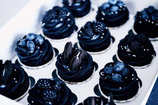 أفكار لتزيين الكب كيك - أسود - صور