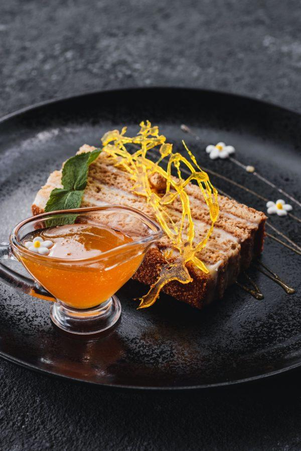 أين يُستخدم الكراميل الناعم - لتزيين الكيك - صورة