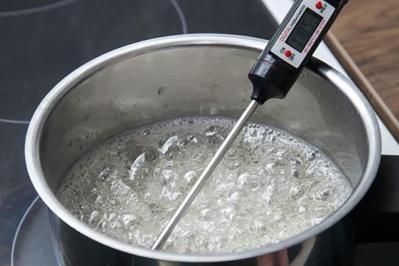 Vì sao caramel không thành công - nhiệt độ nấu không đủ - ảnh