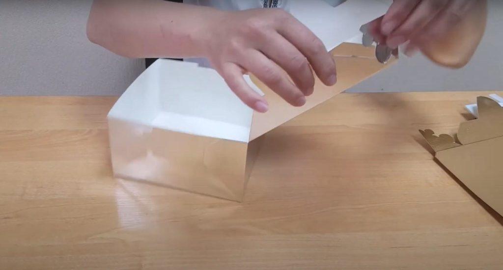 تجميع علبة الكب كيك المكونة من 4 قطع - الخطوة 4