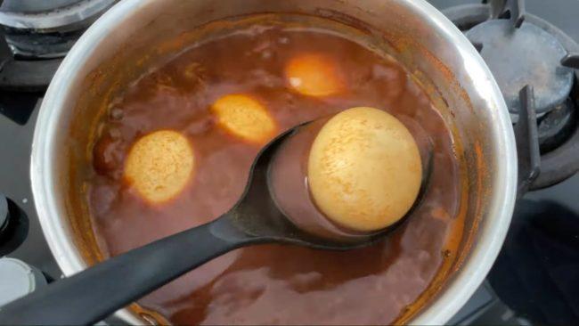 Recepta de tenyir ous de Pasqua amb cúrcuma i pebre vermell - Pas 5