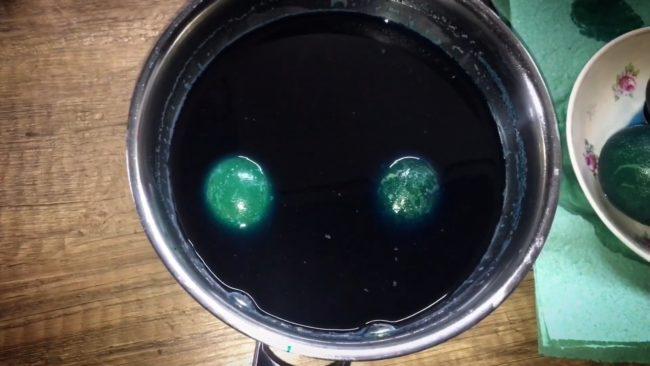 Sådan laver du smaragdgrønne påskeæg - Trin 6