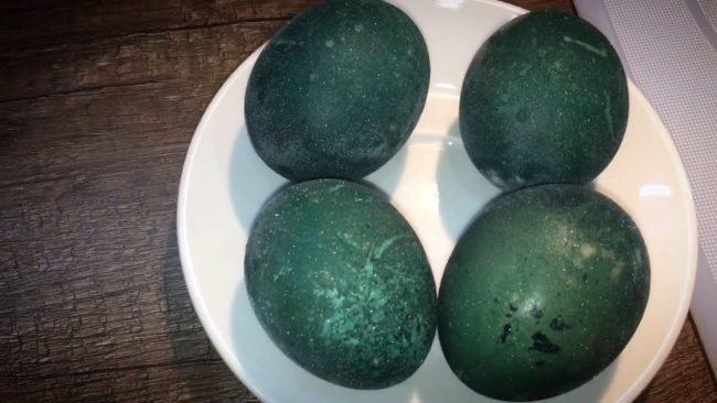 Sådan laver du smaragdgrønne påskeæg - Trin 7