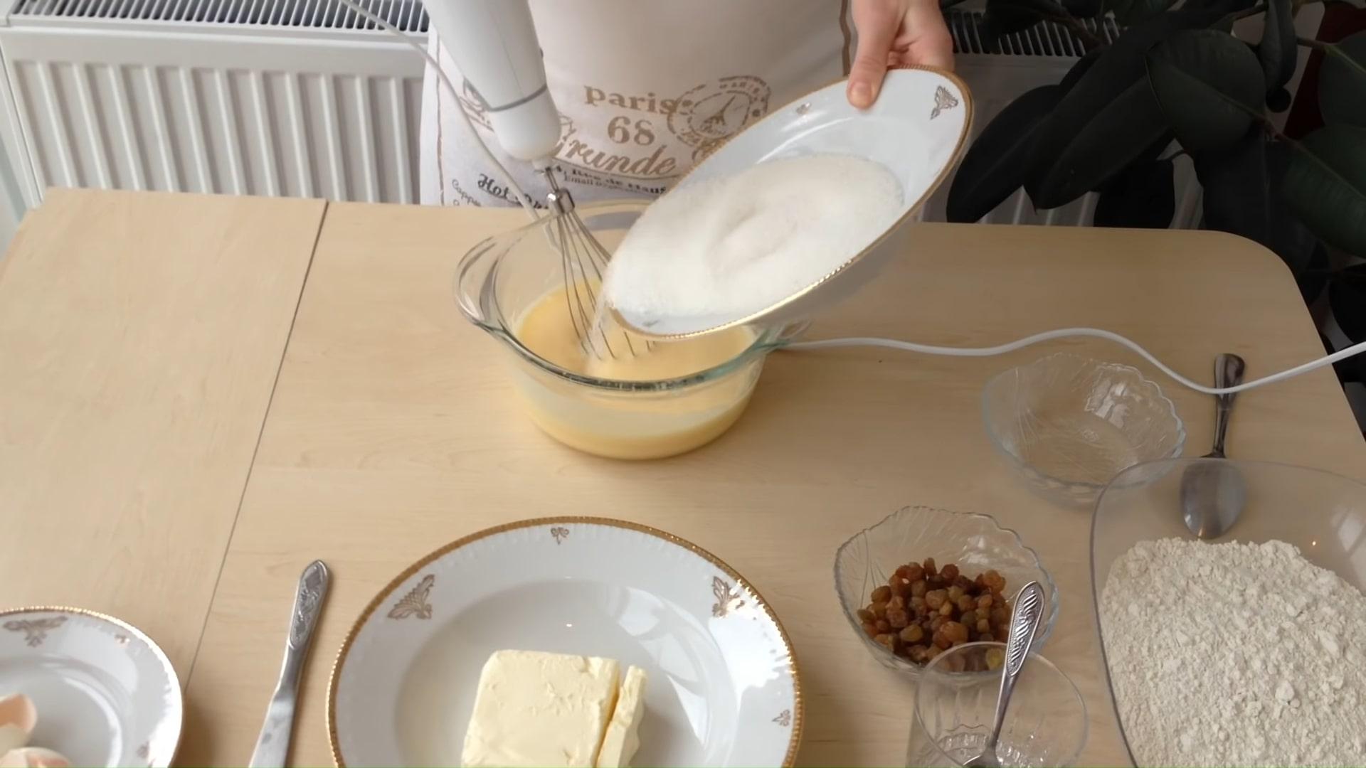 Recepta - Pastís de Pasqua amb mató i panses - Pas 2