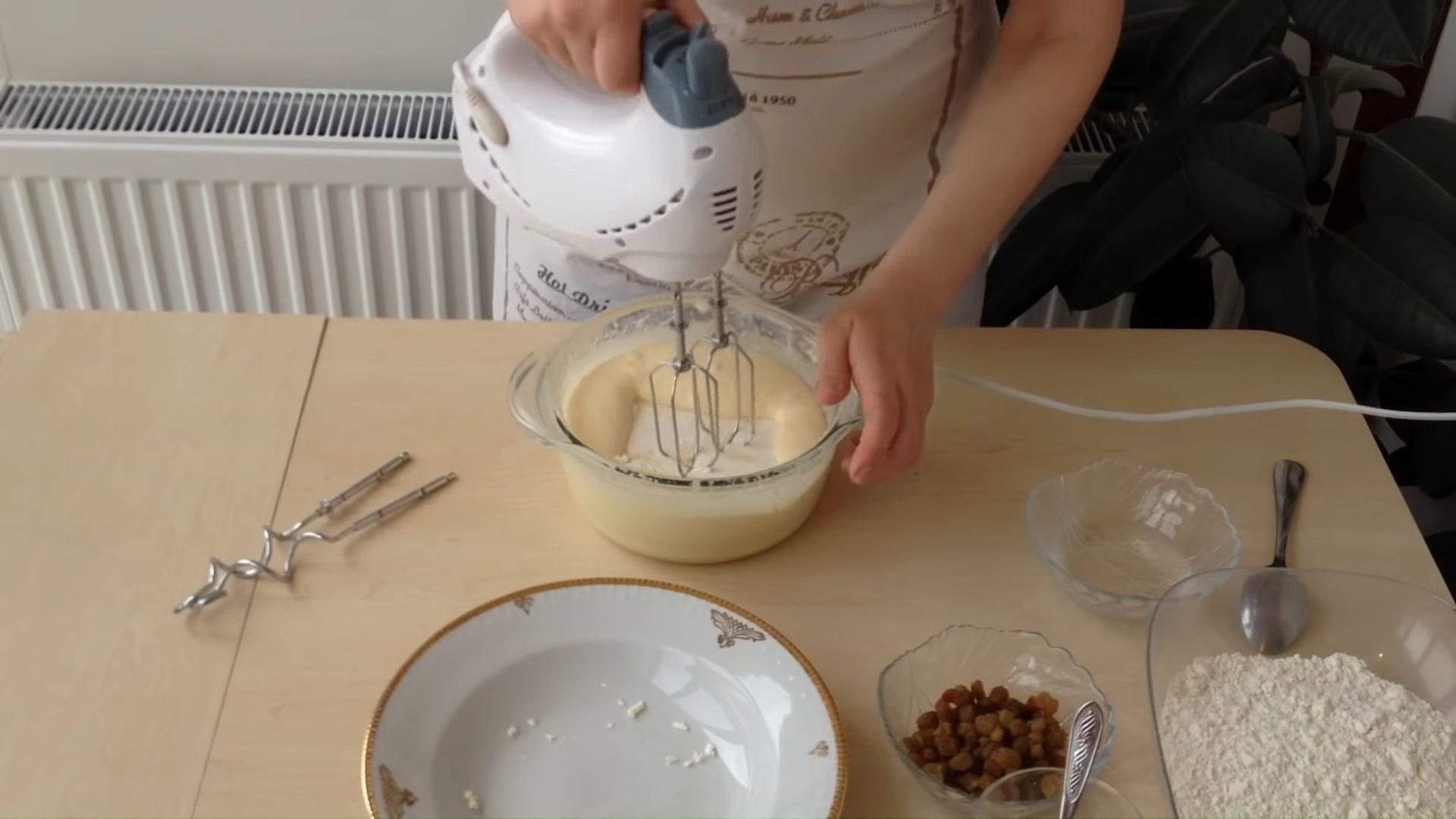 Recepta - Pastís de Pasqua amb mató i panses - Pas 4