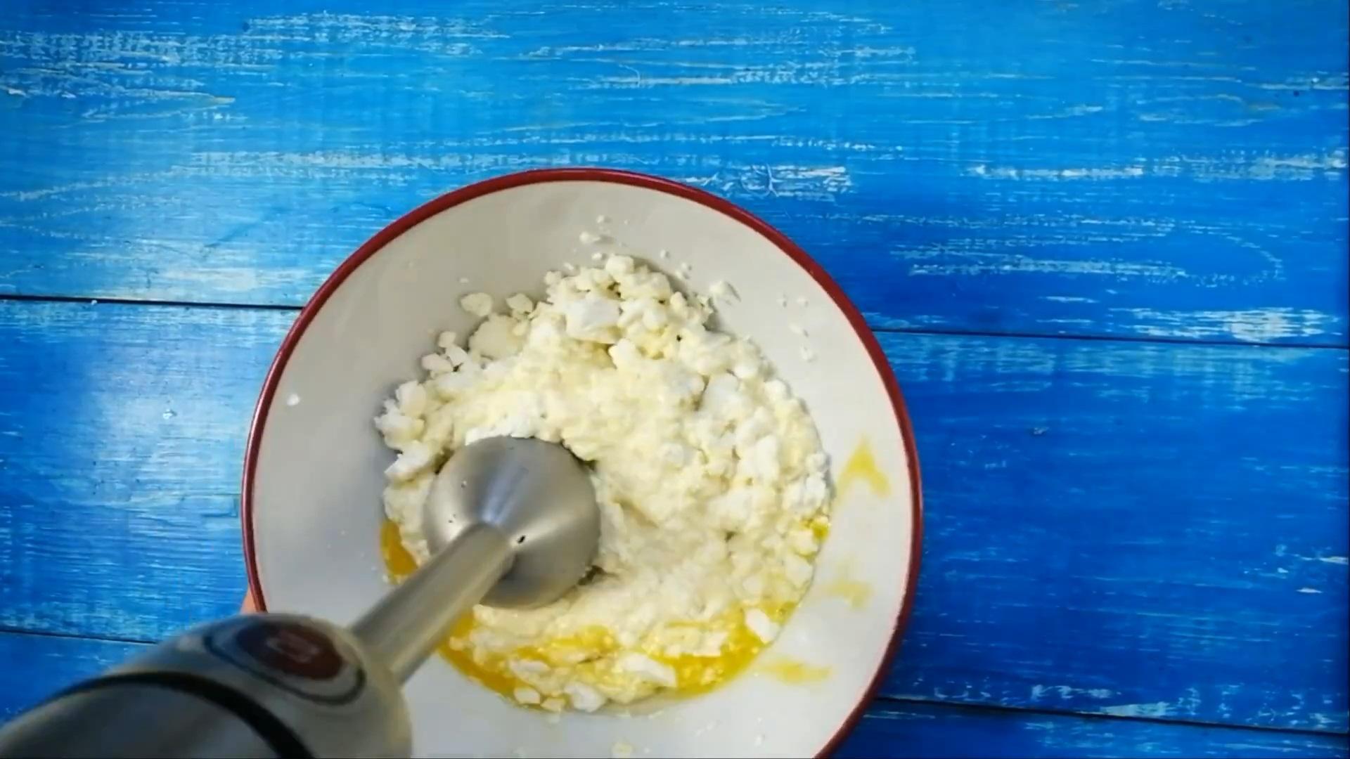 Recepta - Magdalenes de formatge cottage i poma - Pas 1