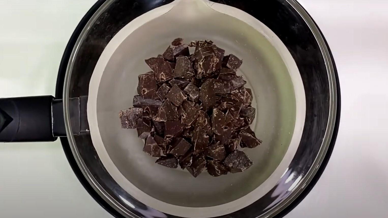 وصفة - كعكات المافن المحشوة بالشوكولاتة السائلة - الخطوة 4