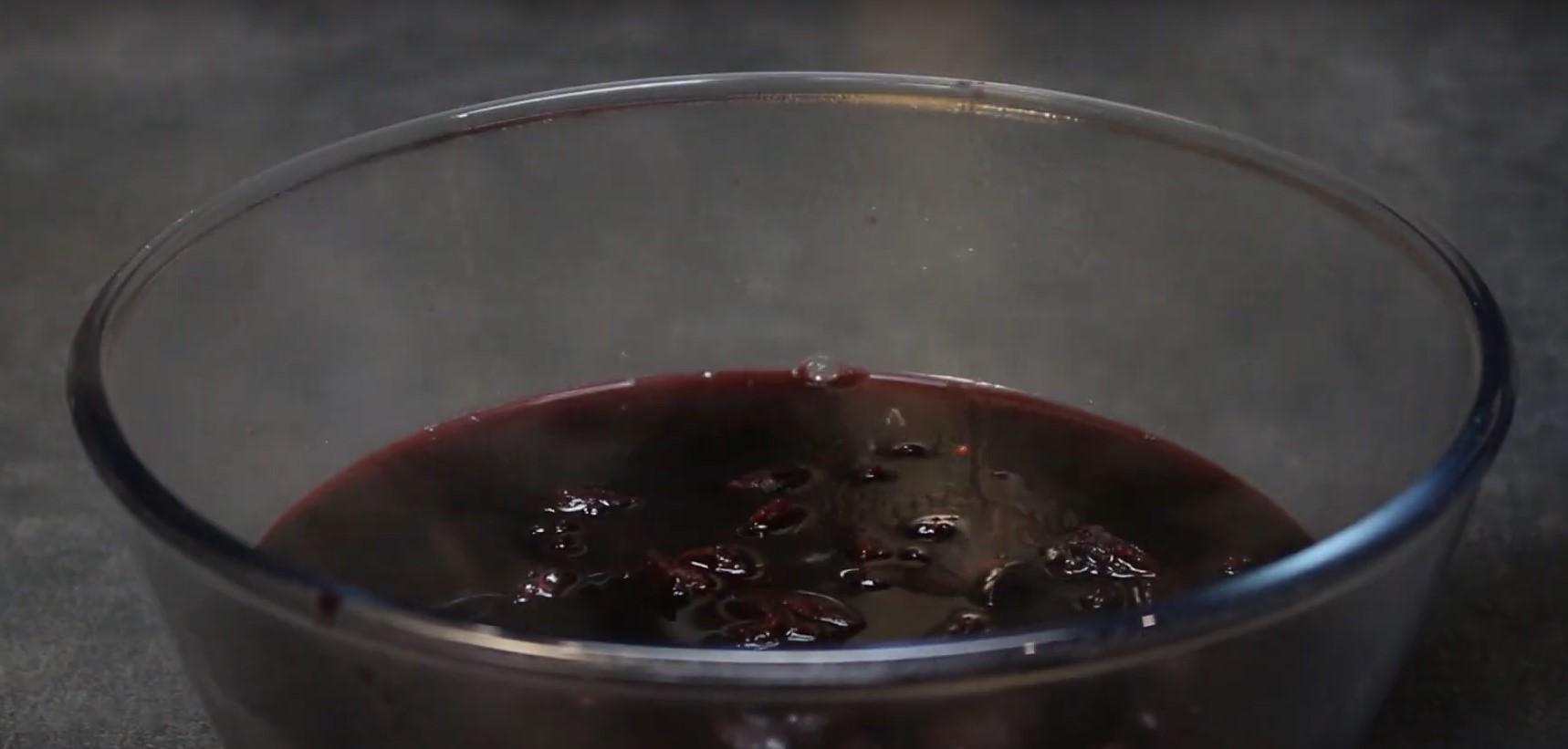 Ricetta - Tintura marmorizzata delle uova con tè all'ibisco e aceto - Fase 2