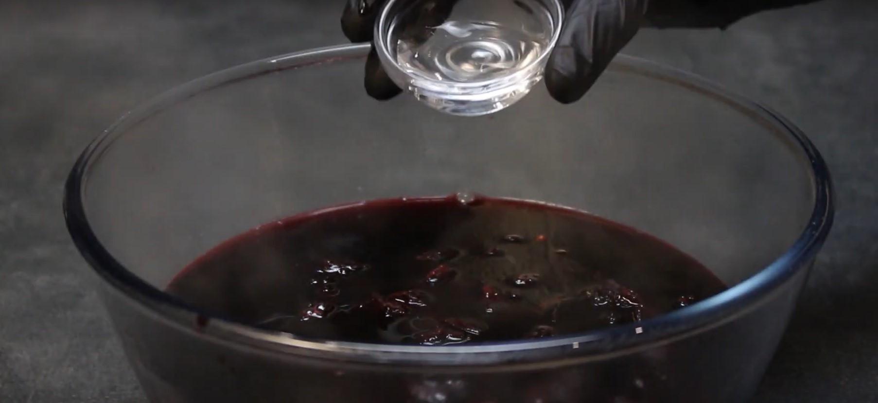 Ricetta - Tintura marmorizzata delle uova con tè all'ibisco e aceto - Fase 3