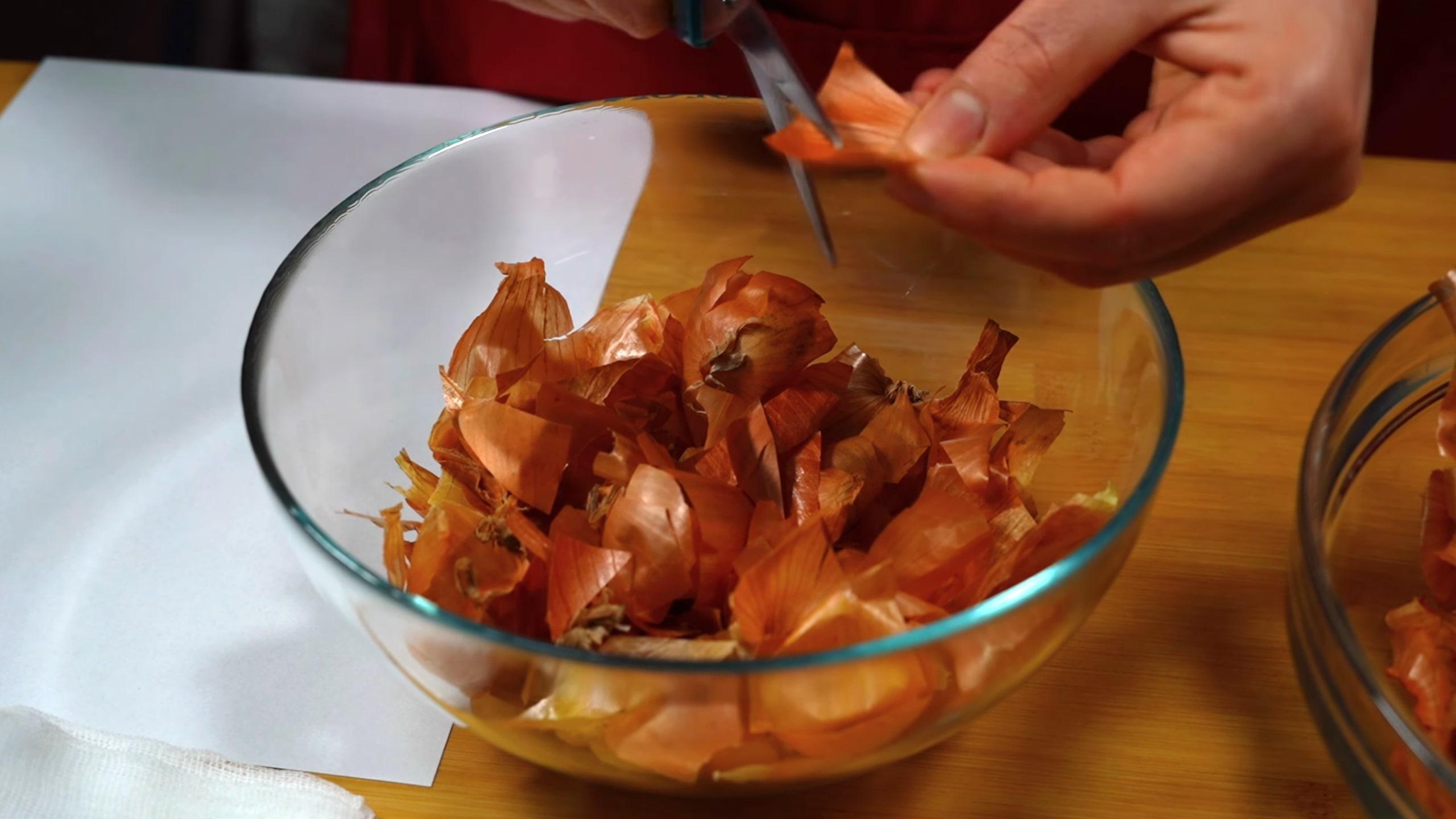 وصفة - تلوين بيض عيد الفصح الأصلي بقشور البيض وشاي الكركديه - الخطوة 1