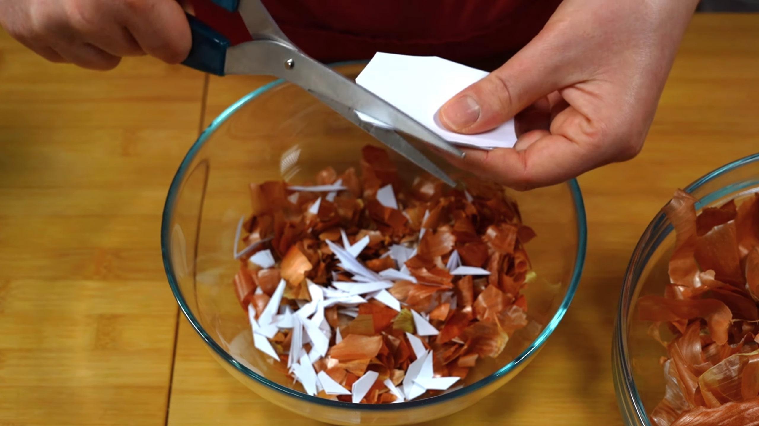 وصفة - تلوين بيض عيد الفصح الأصلي بقشور البيض وشاي الكركديه - الخطوة 2