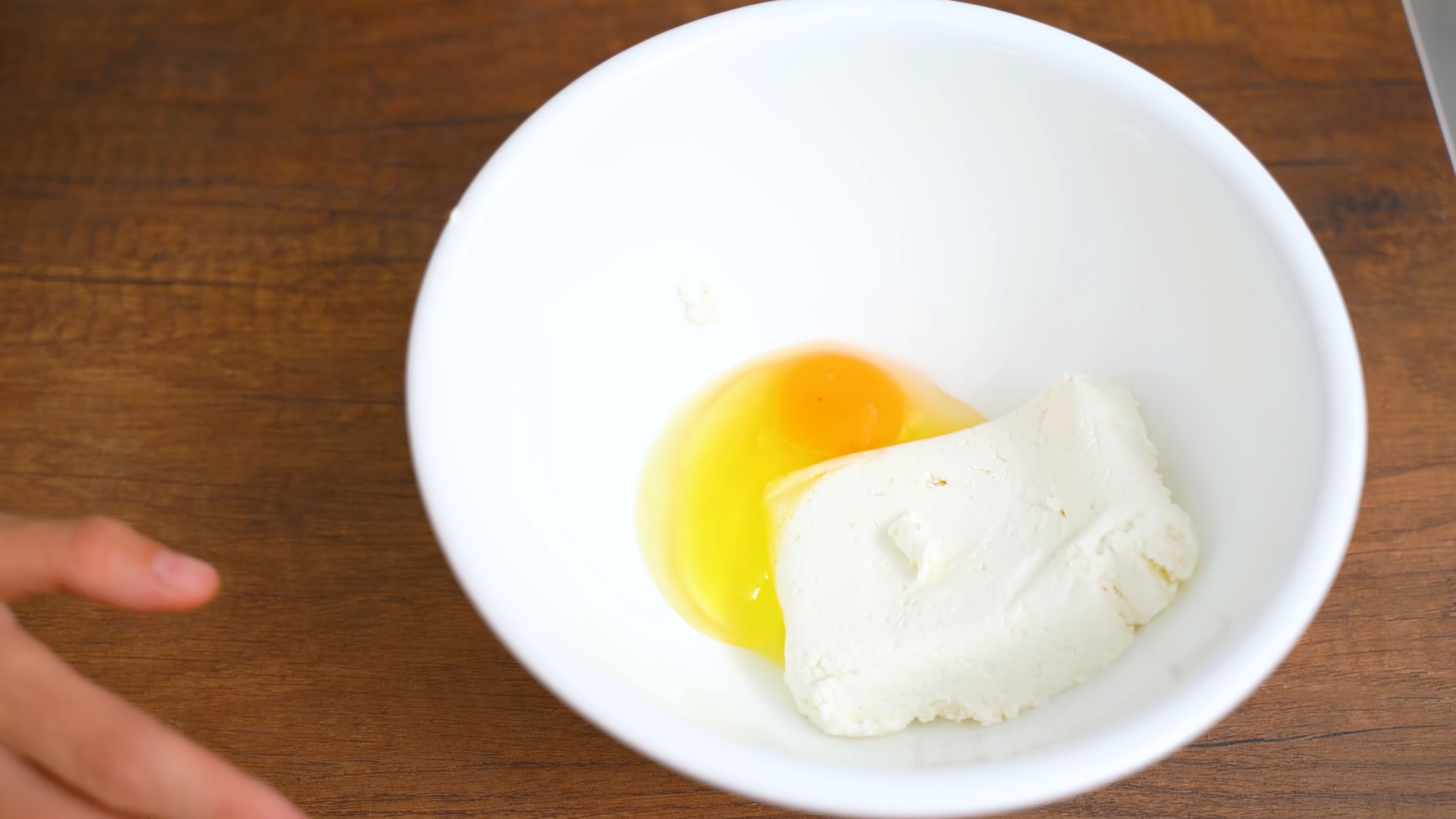 สูตรทำเค้กอีสเตอร์แบบไม่ต้องใช้ยีสต์และไม่ต้องพักแป้ง - ขั้นตอนที่ 3