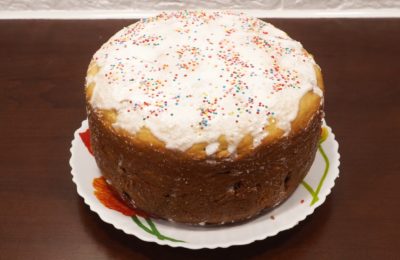 صورة لكعكة عيد الفصح في قدر الطهي البطيء