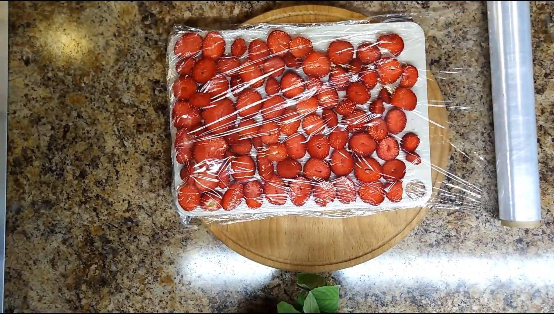 Recepta de sorbet de plàtan i maduixa congelats - Pas 1