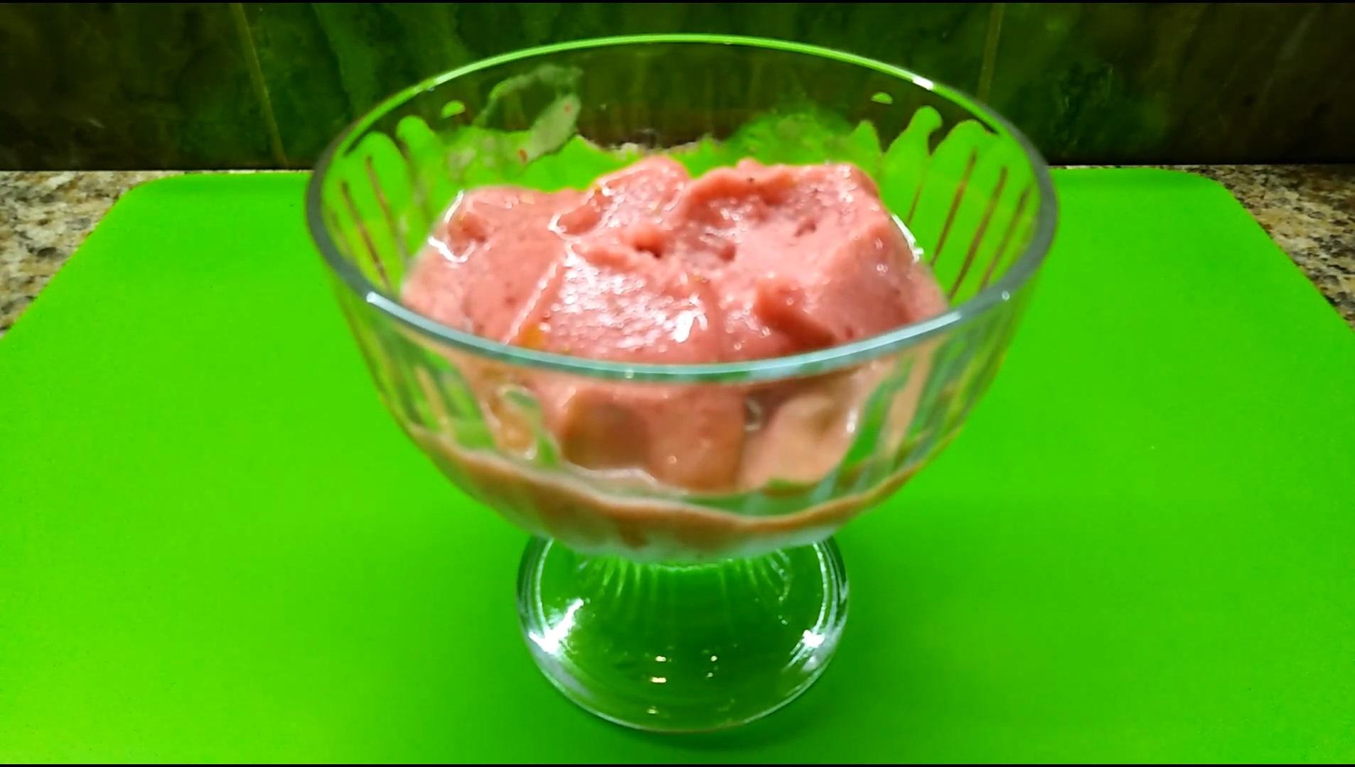 Recepta de sorbet de plàtan i maduixa congelats - Pas 5
