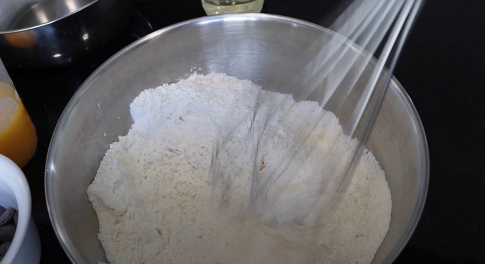 Recepta - Magdalenes de xocolata i taronja - Pas 1