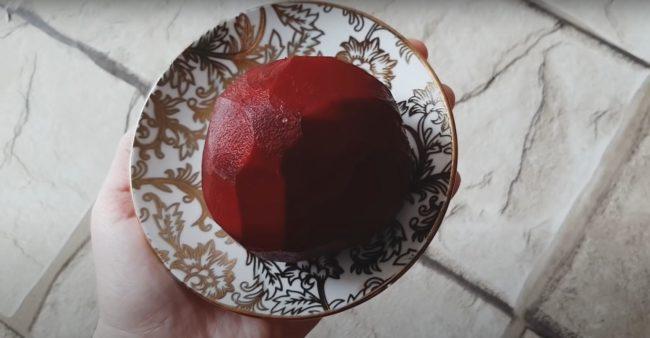 Tenyir ous amb suc de remolatxa - Pas 1