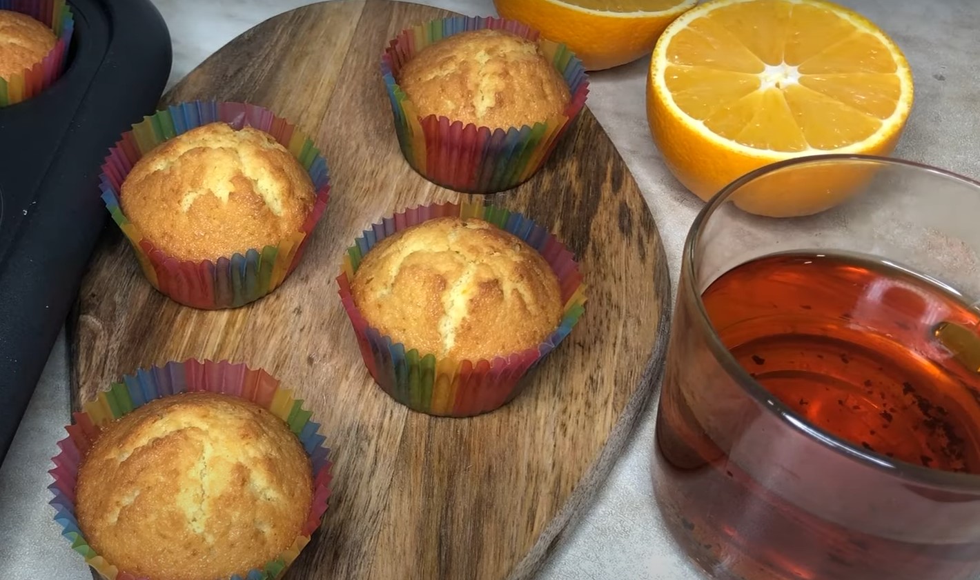 Recepta - Magdalenes de taronja amb suc i ratlladura de taronja - Pas 10