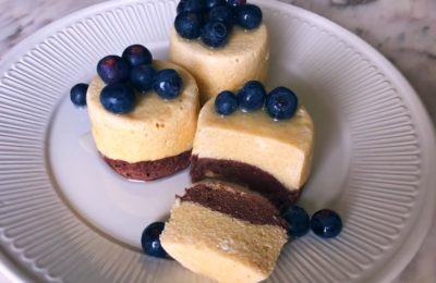 صورة لكعكة في كوب بدون بيكنج باودر