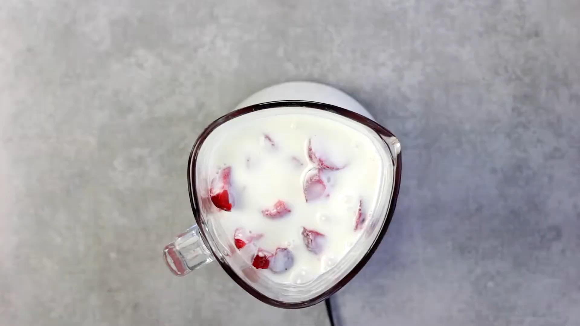 สูตร - เชอร์เบทโยเกิร์ตสตรอว์เบอร์รีโฮมเมด - ขั้นตอนที่ 2