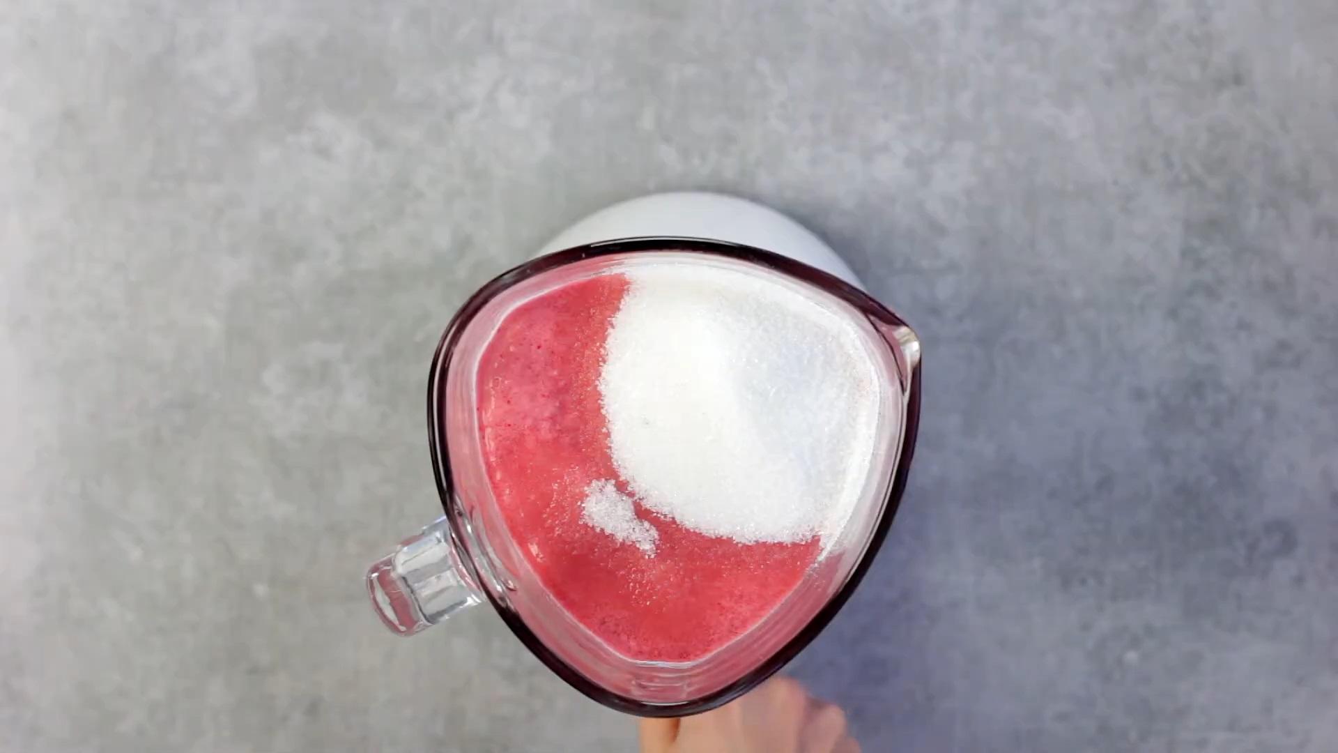 สูตร - เชอร์เบทโยเกิร์ตสตรอว์เบอร์รีโฮมเมด - ขั้นตอนที่ 4