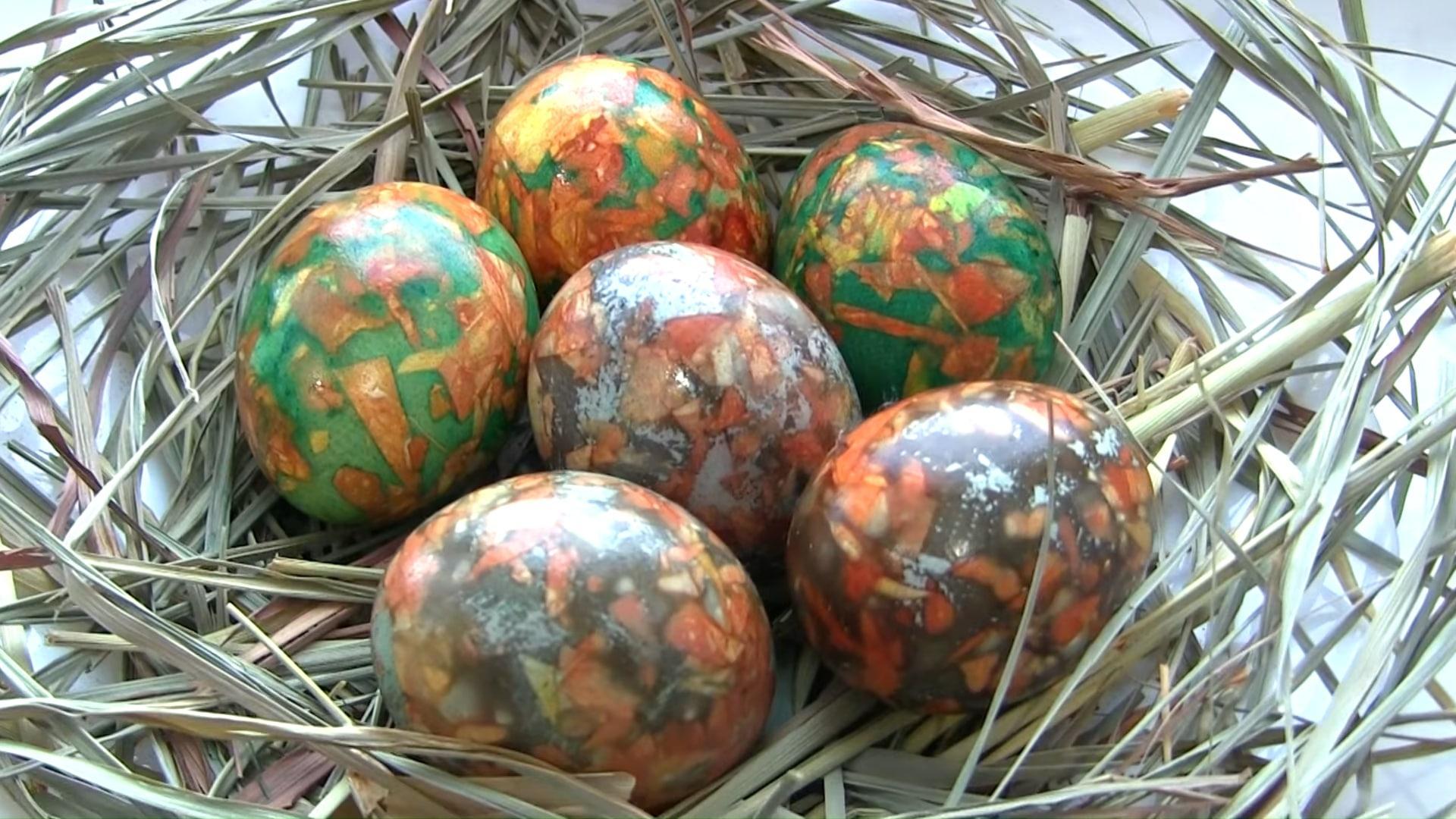 وصفة - كيفية تلوين البيض بقشور البصل واللون الأخضر اللامع - الخطوة 7