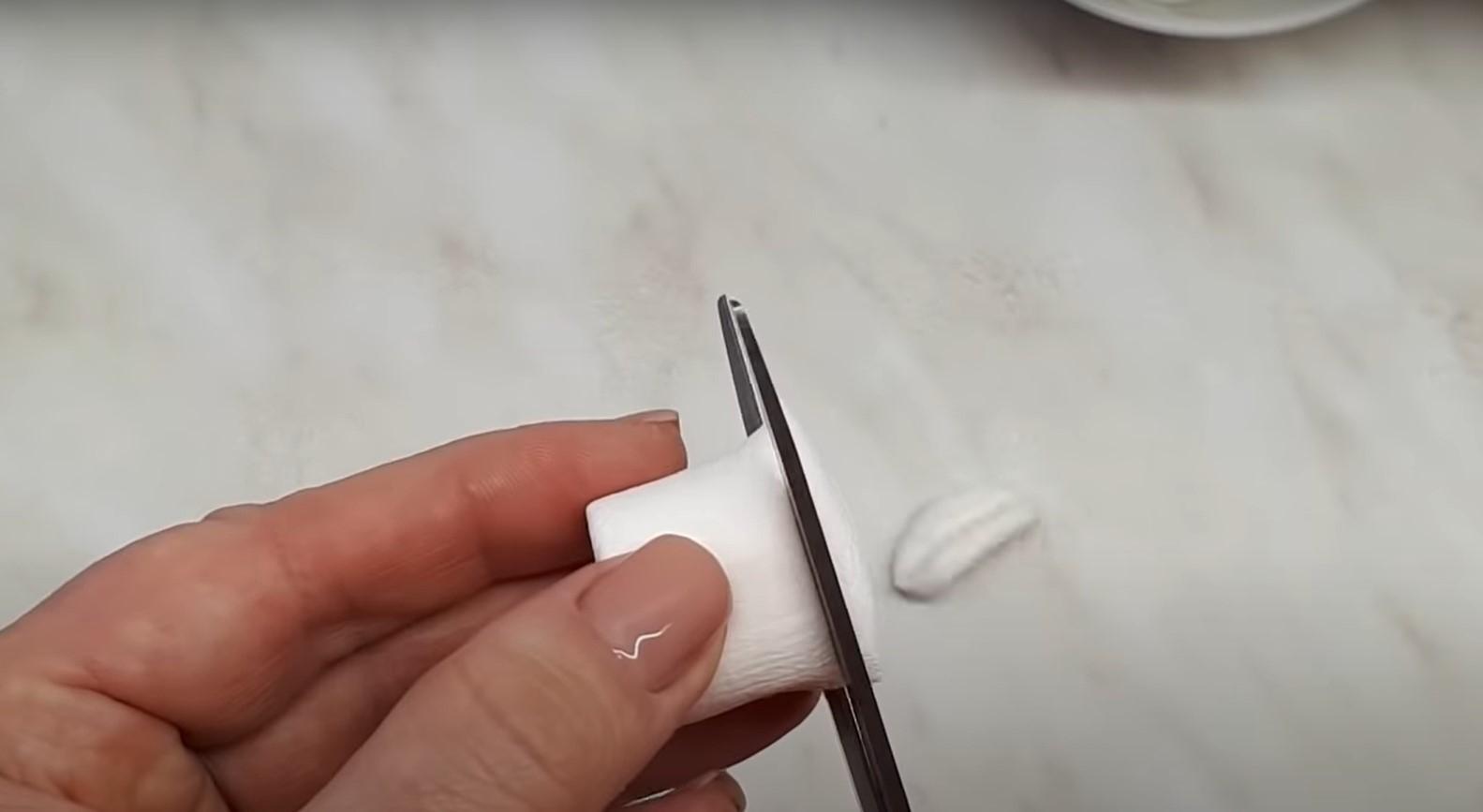 Recepta - Com decorar un pastís de Pasqua amb flors de malví - Pas 1