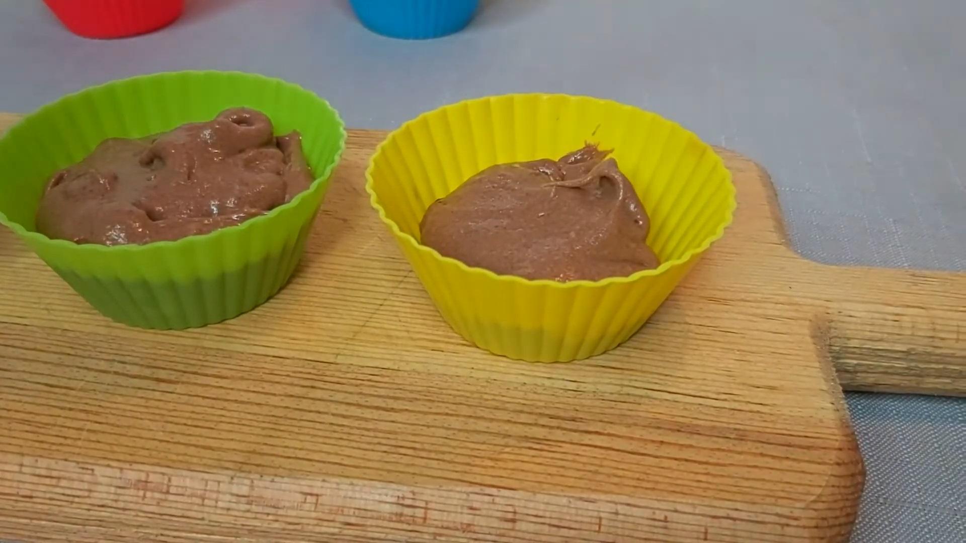 Recepta - Cupcakes amb xips de xocolata en motlles de silicona - Pas 6