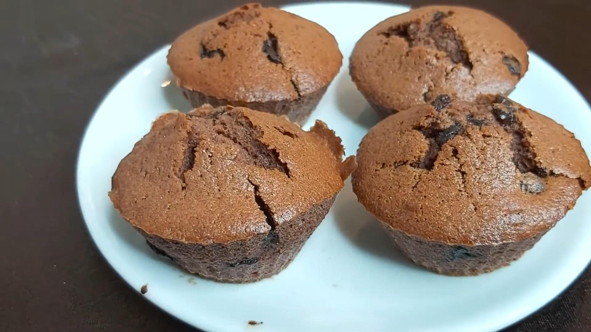 Recepta - Cupcakes amb xips de xocolata en motlles de silicona - Pas 7