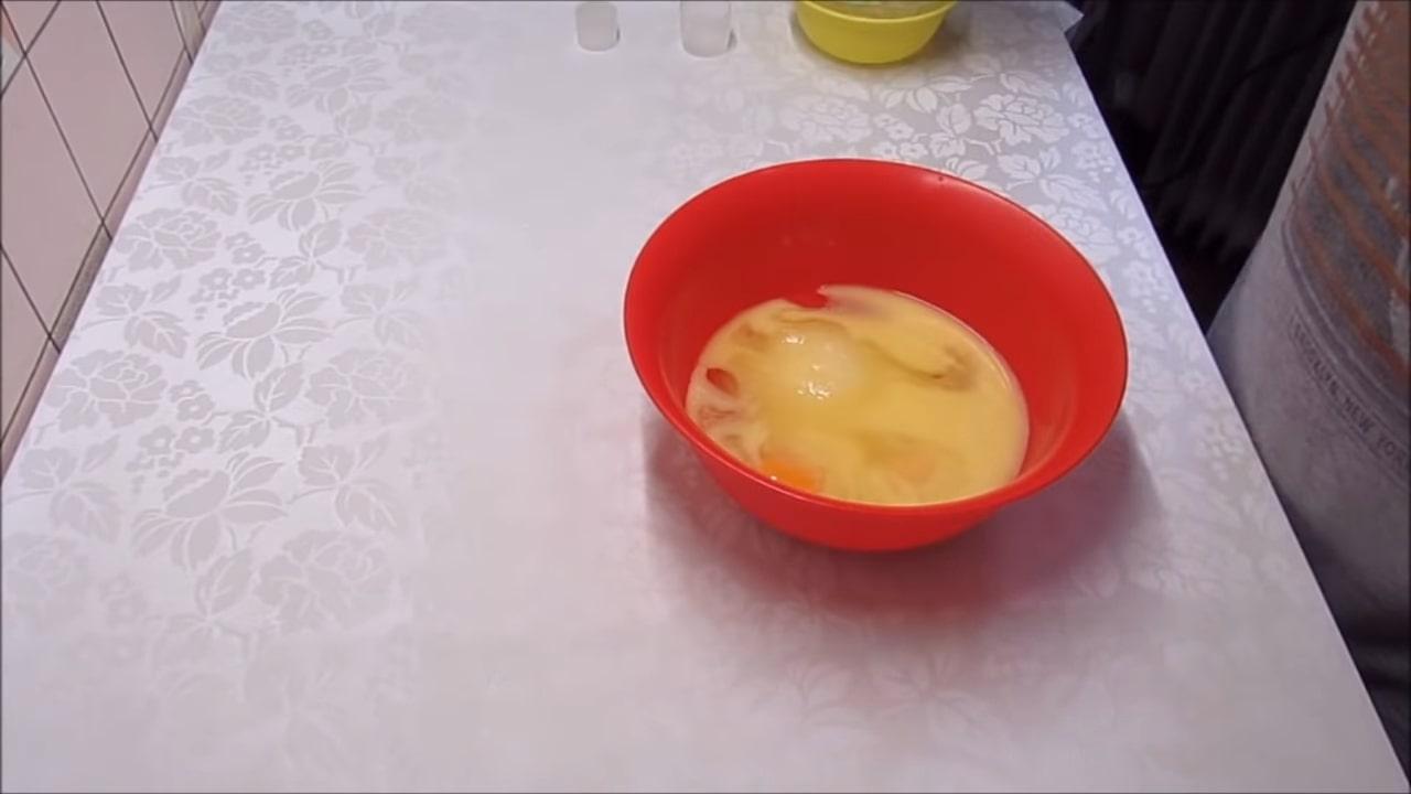 สูตร - เค้กอีสเตอร์แสนอร่อยสำหรับครอบครัว ทำในหม้อหุงข้าวอเนกประสงค์ Redmond - ขั้นตอนที่ 3