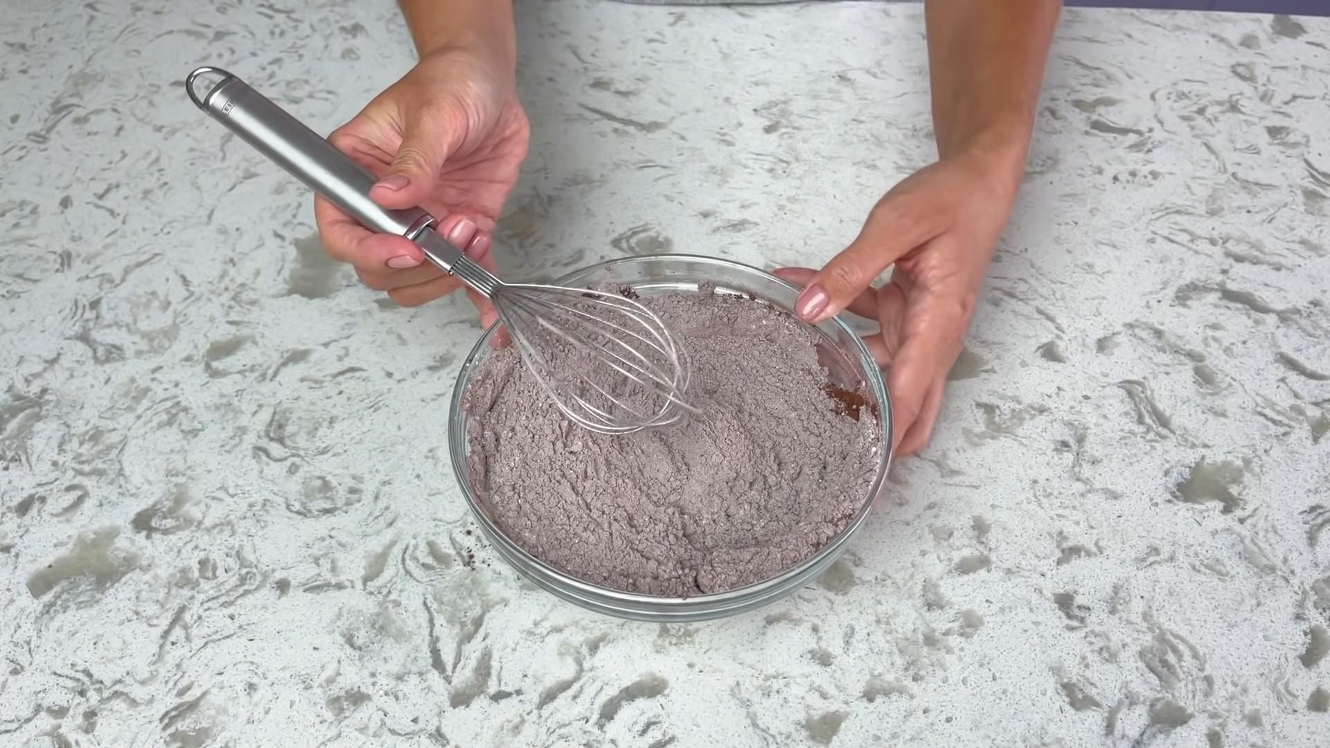 Recette - Muffins au kéfir et au chocolat dans des moules en silicone - Étape 1