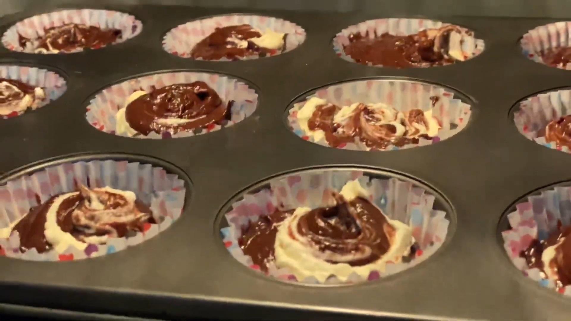 Recepta - Magdalenes de pastís de formatge amb xocolata - Pas 7