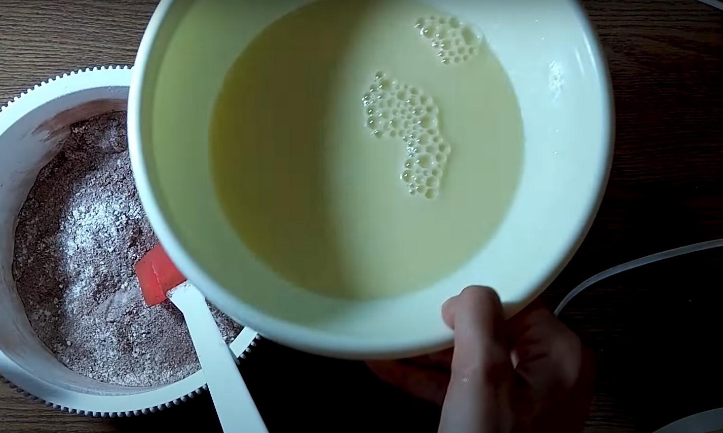 وصفة - كعكات الشوكولاتة الرطبة في قوالب سيليكون للكعك - الخطوة 4