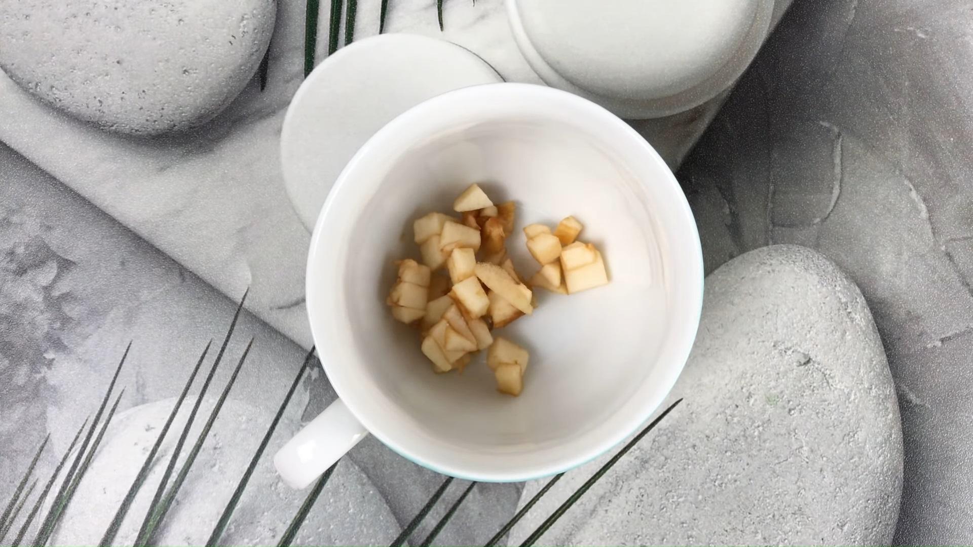 Recette - Dessert aux pommes au micro-ondes en 5 minutes - Étape 1