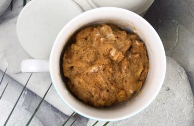 صورة لكب كيك في الميكروويف بدون كاكاو