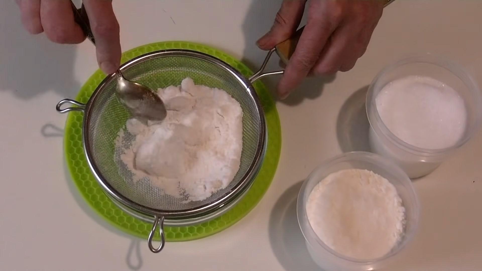 Recette - Glaçage express au sucre glace pour gâteau de Pâques - Étape 1
