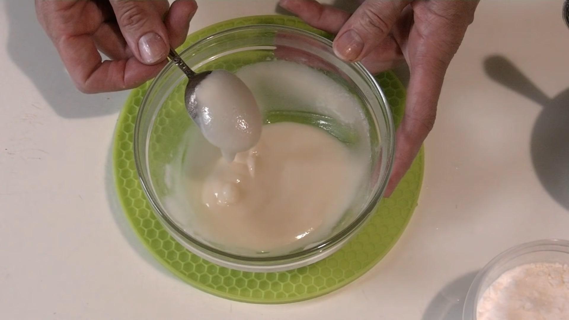 Recette - Glaçage express au sucre glace pour gâteau de Pâques - Étape 4