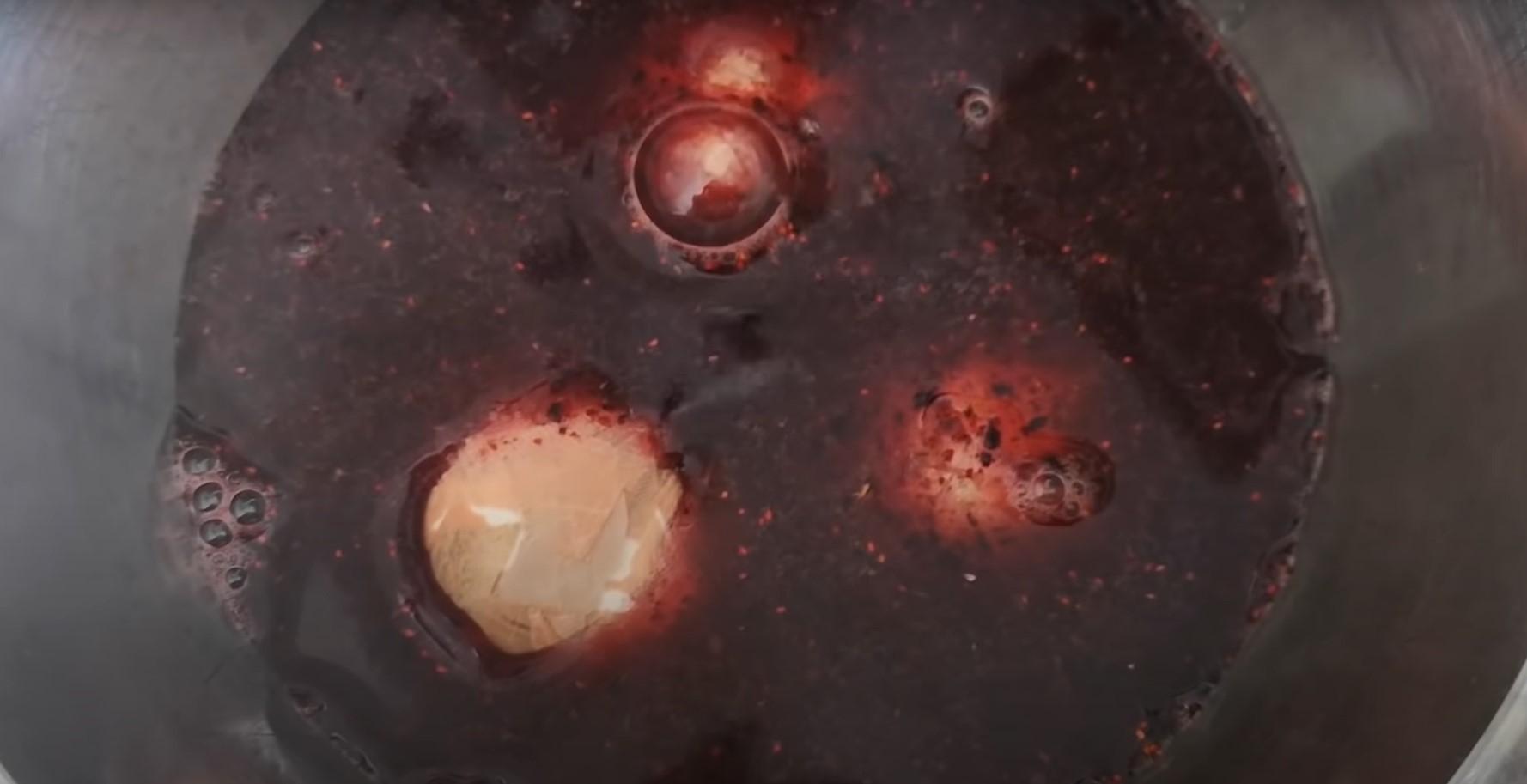 Opskrift - Smukke marmorerede æg: Farvning med blåbær og løgskaller - Trin 5