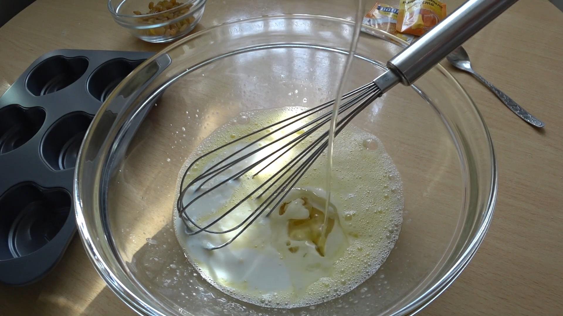 Recipe - Kefir Muffins na may Pasas o Berries - Hakbang 2