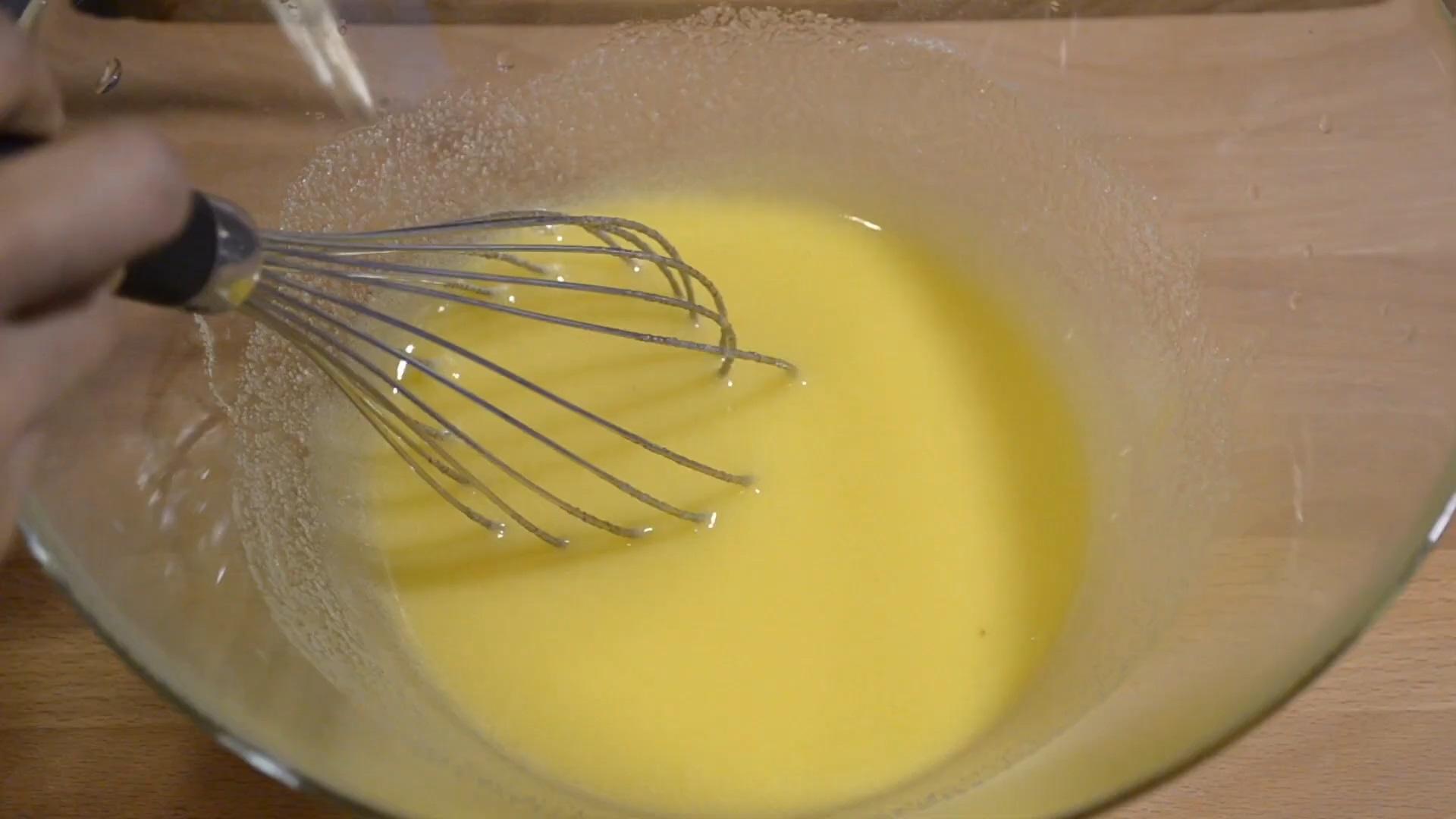 Recepta - Magdalenes de crema agra amb fruits del bosc - Pas 1