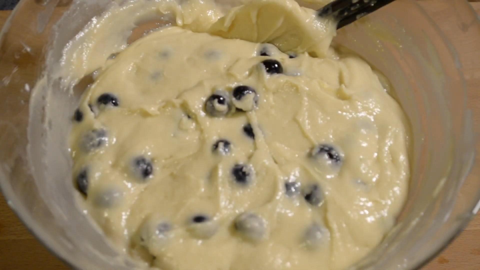 Recepta - Magdalenes de crema agra amb fruits del bosc - Pas 6