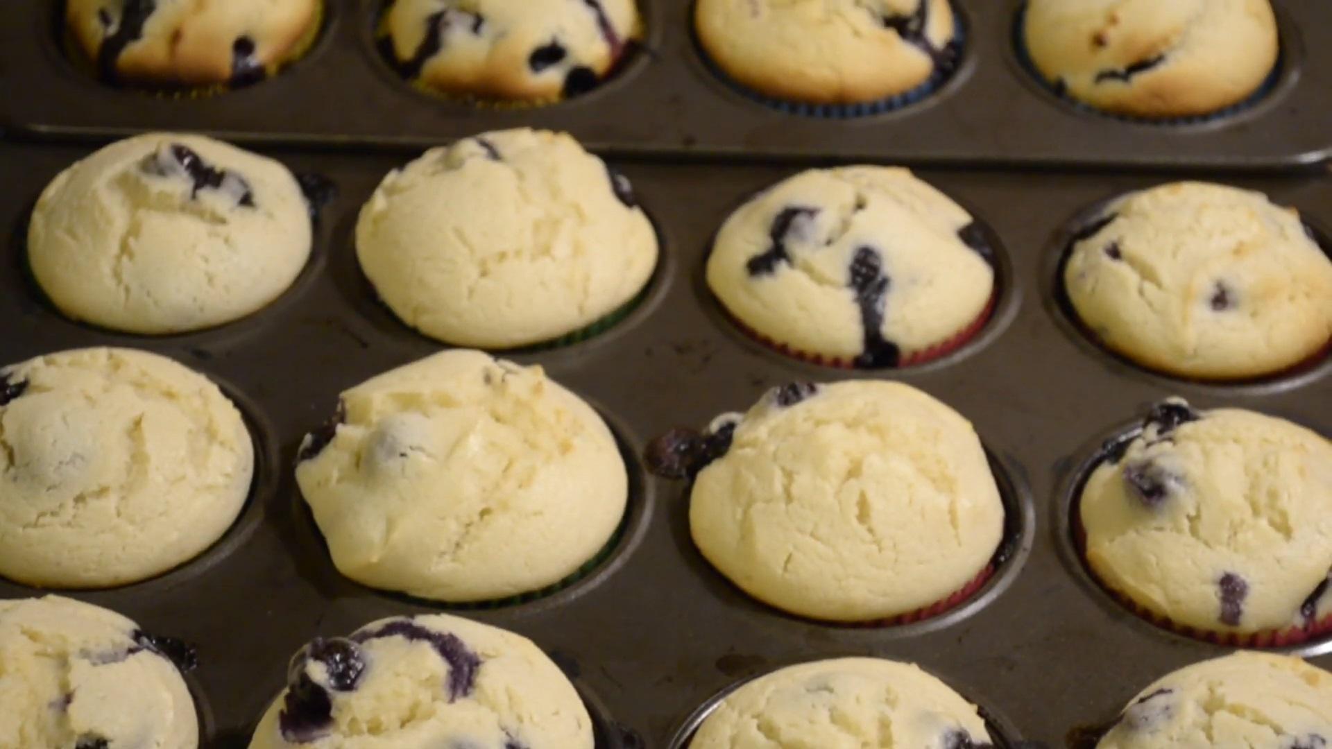 Recepta - Magdalenes de crema agra amb fruits del bosc - Pas 9