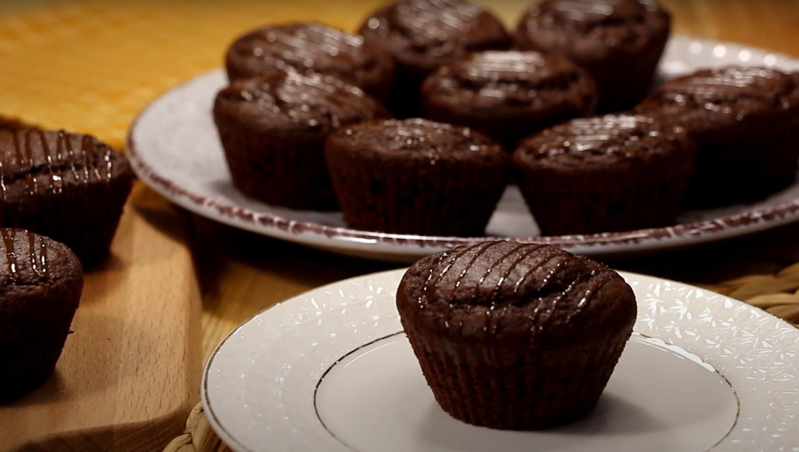 وصفة - كعكات الشوكولاتة النباتية بدون بيض وزبدة - الخطوة 8