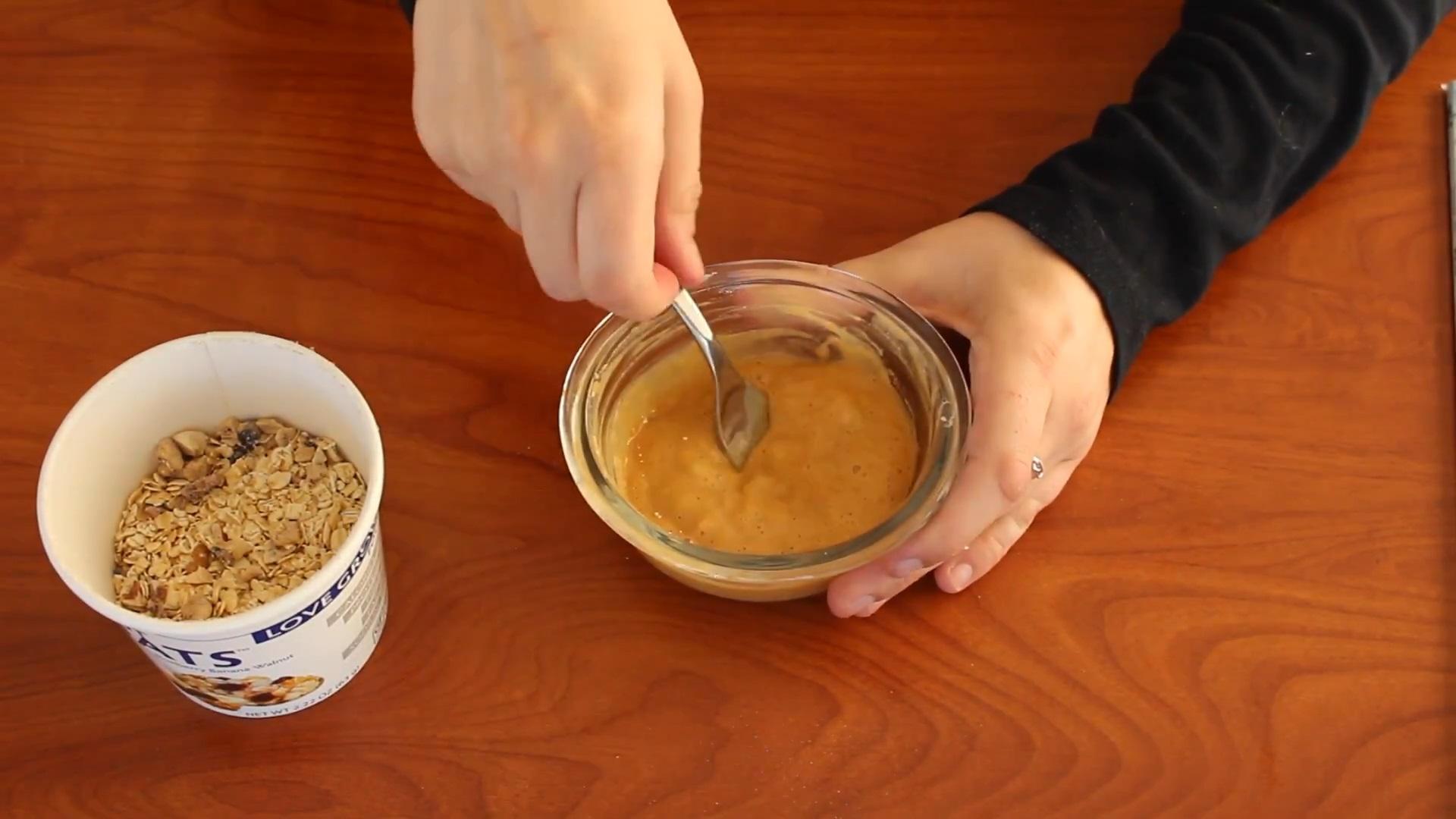 Recept - Zdravé muffiny s lesním ovocem z mikrovlnné trouby - Krok 3