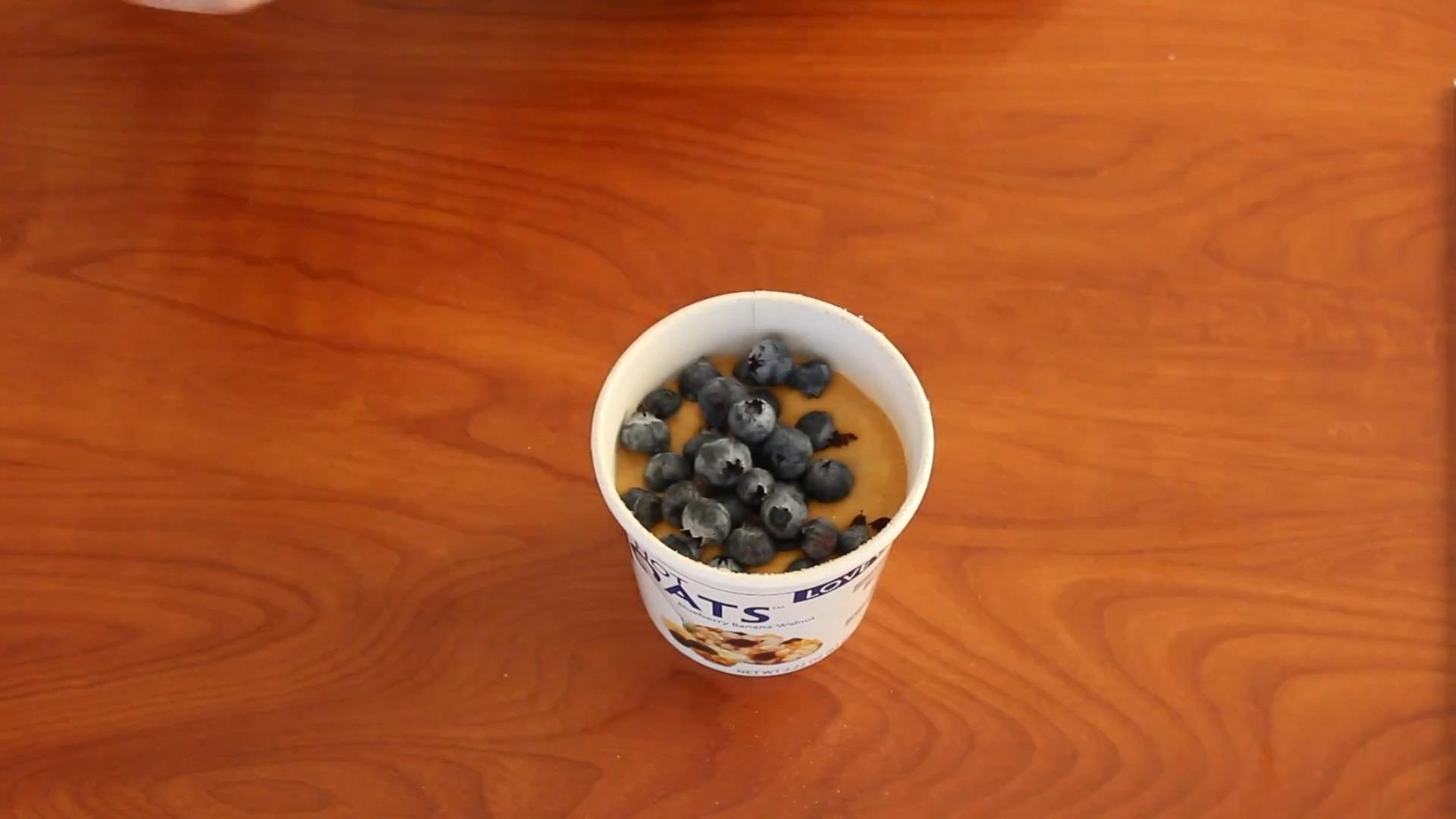 Recept - Zdravé muffiny s lesním ovocem z mikrovlnné trouby - Krok 4