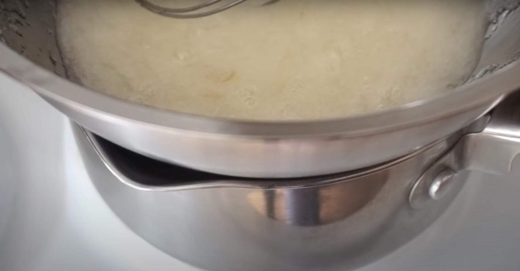 Recepta - Manera fàcil de decorar el pastís de Pasqua amb merenga suïssa - Pas 5