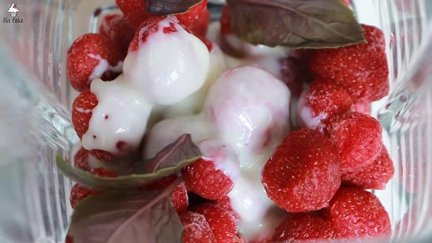 สูตรเชอร์เบทสตรอว์เบอร์รีใบโหระพา - ขั้นตอนที่ 3