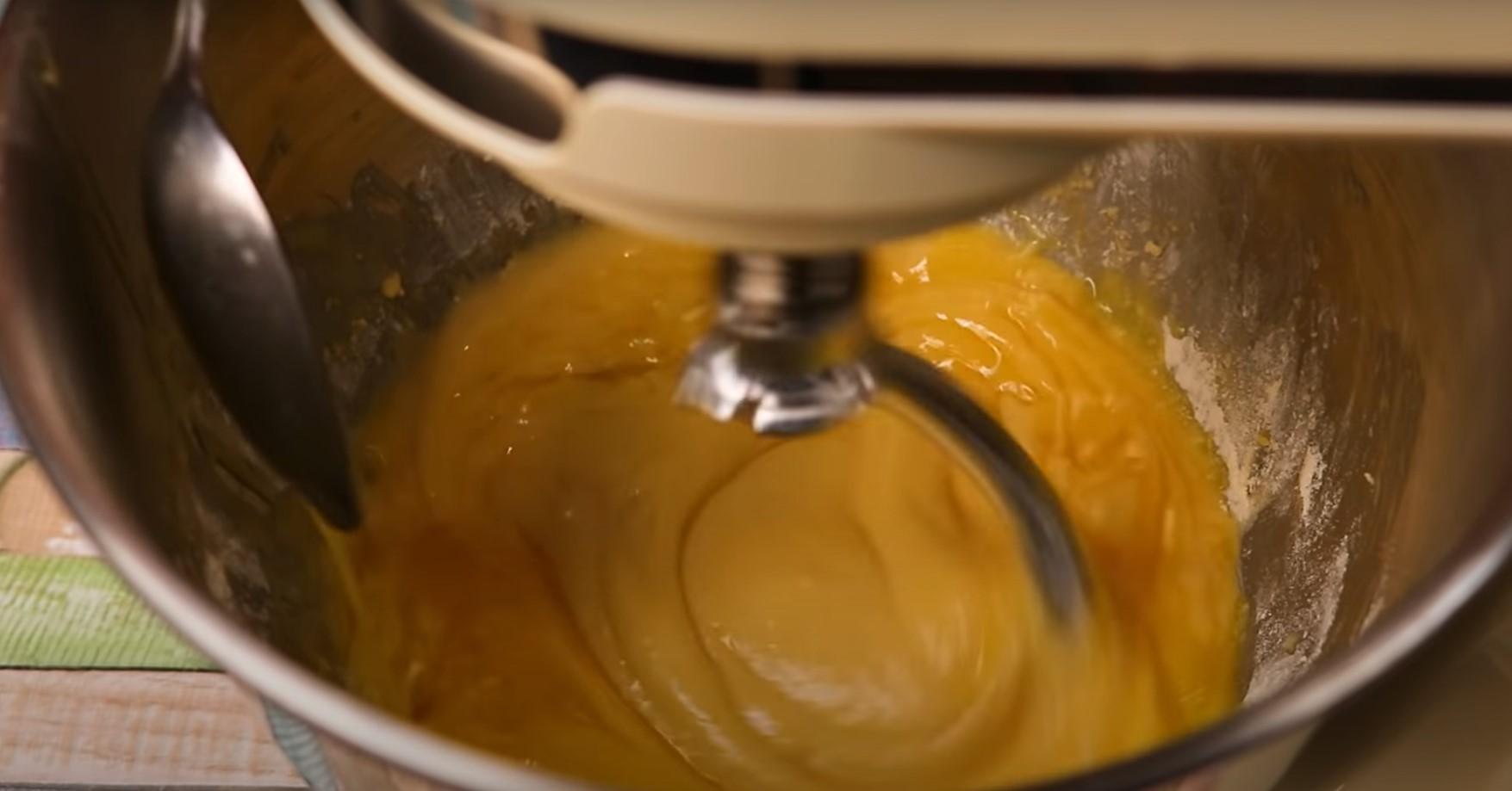 Recepta de pastís de Pasqua amb formatge cottage, sèmola i panses - Pas 10