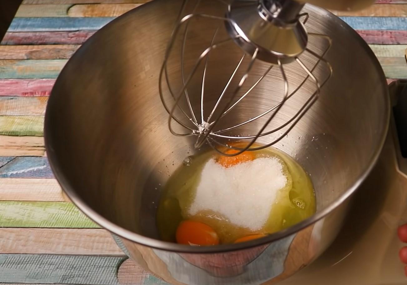 Recepta de pastís de Pasqua amb formatge cottage, sèmola i panses - Pas 7